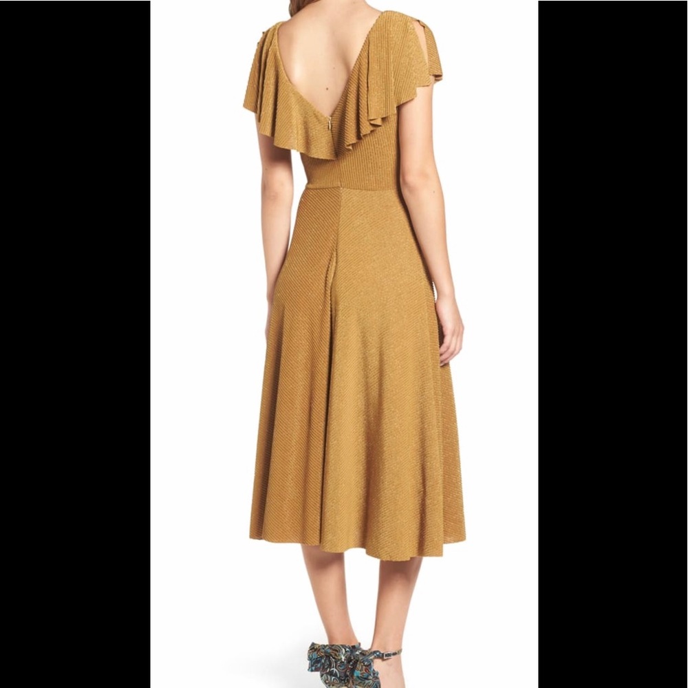 Ruffle Midi Dress
JUNE & HUDSON